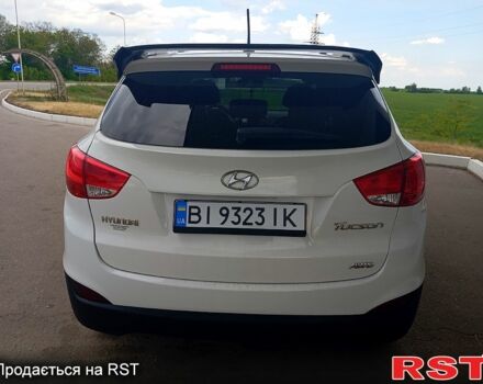 Белый Хендай Туксон, объемом двигателя 2.4 л и пробегом 87 тыс. км за 11500 $, фото 1 на Automoto.ua
