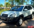 Белый Хендай Туксон, объемом двигателя 2 л и пробегом 142 тыс. км за 10280 $, фото 1 на Automoto.ua