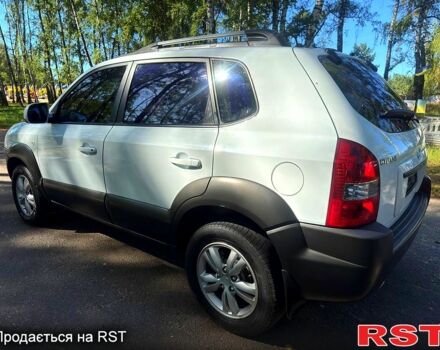 Белый Хендай Туксон, объемом двигателя 2 л и пробегом 142 тыс. км за 10280 $, фото 3 на Automoto.ua