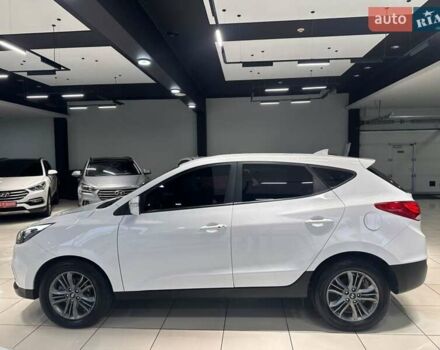 Белый Хендай Туксон, объемом двигателя 2 л и пробегом 150 тыс. км за 14500 $, фото 4 на Automoto.ua