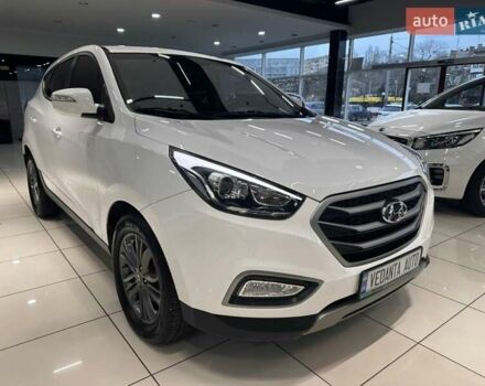 Белый Хендай Туксон, объемом двигателя 2 л и пробегом 150 тыс. км за 14500 $, фото 2 на Automoto.ua