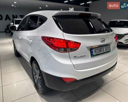 Белый Хендай Туксон, объемом двигателя 2 л и пробегом 150 тыс. км за 14500 $, фото 7 на Automoto.ua