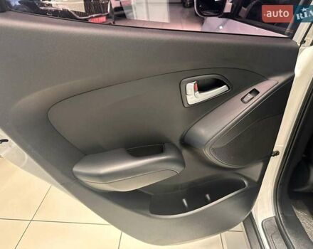 Белый Хендай Туксон, объемом двигателя 2 л и пробегом 150 тыс. км за 14500 $, фото 20 на Automoto.ua