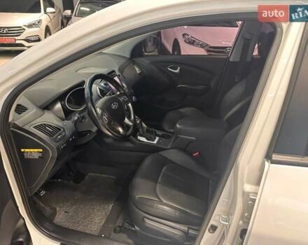 Белый Хендай Туксон, объемом двигателя 2 л и пробегом 150 тыс. км за 14500 $, фото 16 на Automoto.ua