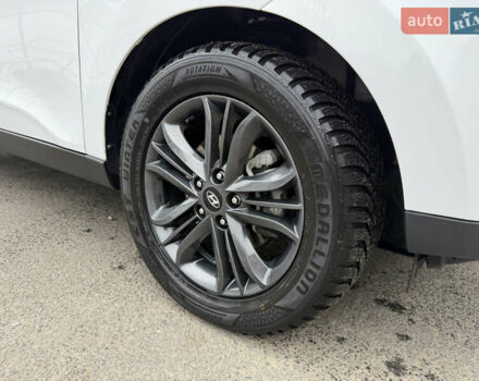 Белый Хендай Туксон, объемом двигателя 2 л и пробегом 99 тыс. км за 15500 $, фото 4 на Automoto.ua