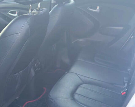 Белый Хендай Туксон, объемом двигателя 2 л и пробегом 182 тыс. км за 14900 $, фото 27 на Automoto.ua