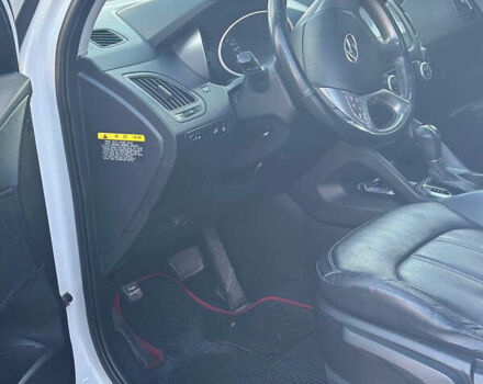 Белый Хендай Туксон, объемом двигателя 2 л и пробегом 182 тыс. км за 14900 $, фото 32 на Automoto.ua