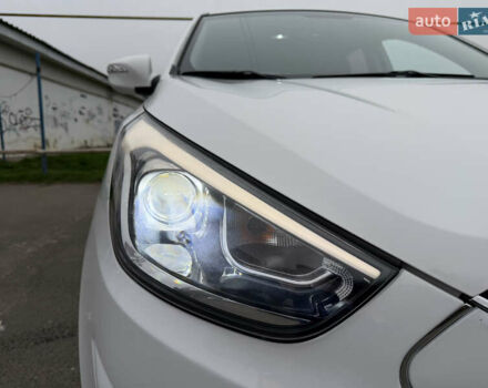 Белый Хендай Туксон, объемом двигателя 2 л и пробегом 99 тыс. км за 15500 $, фото 3 на Automoto.ua