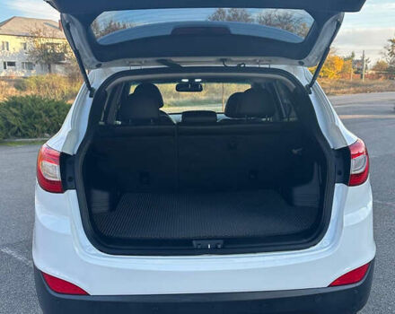 Белый Хендай Туксон, объемом двигателя 2 л и пробегом 182 тыс. км за 14900 $, фото 19 на Automoto.ua