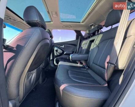 Белый Хендай Туксон, объемом двигателя 2 л и пробегом 156 тыс. км за 16400 $, фото 15 на Automoto.ua