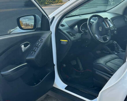 Белый Хендай Туксон, объемом двигателя 2 л и пробегом 182 тыс. км за 14900 $, фото 31 на Automoto.ua