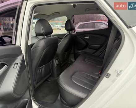 Белый Хендай Туксон, объемом двигателя 2 л и пробегом 99 тыс. км за 15500 $, фото 9 на Automoto.ua