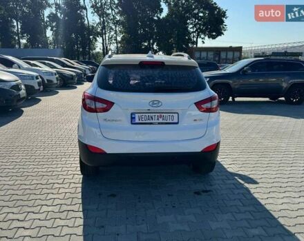 Белый Хендай Туксон, объемом двигателя 2 л и пробегом 156 тыс. км за 16400 $, фото 4 на Automoto.ua