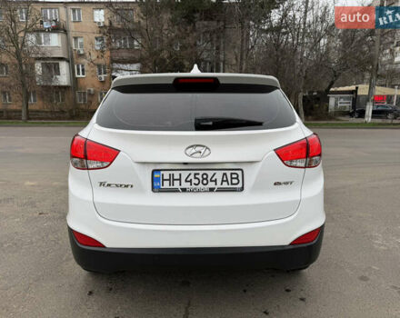 Белый Хендай Туксон, объемом двигателя 2 л и пробегом 99 тыс. км за 15500 $, фото 6 на Automoto.ua