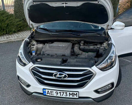 Белый Хендай Туксон, объемом двигателя 2 л и пробегом 182 тыс. км за 14900 $, фото 2 на Automoto.ua