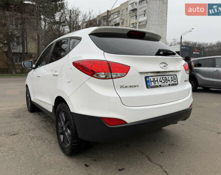Белый Хендай Туксон, объемом двигателя 2 л и пробегом 99 тыс. км за 15500 $, фото 7 на Automoto.ua