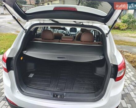 Білий Хендай Туксон, об'ємом двигуна 2.36 л та пробігом 152 тис. км за 9800 $, фото 1 на Automoto.ua