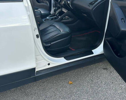 Белый Хендай Туксон, объемом двигателя 2 л и пробегом 182 тыс. км за 14900 $, фото 36 на Automoto.ua