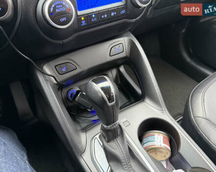 Белый Хендай Туксон, объемом двигателя 2 л и пробегом 99 тыс. км за 15500 $, фото 23 на Automoto.ua