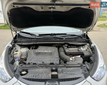 Белый Хендай Туксон, объемом двигателя 2 л и пробегом 99 тыс. км за 15500 $, фото 25 на Automoto.ua