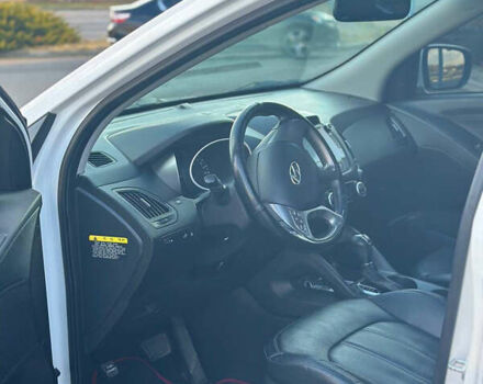 Белый Хендай Туксон, объемом двигателя 2 л и пробегом 182 тыс. км за 14900 $, фото 29 на Automoto.ua