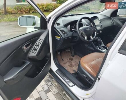 Білий Хендай Туксон, об'ємом двигуна 2.36 л та пробігом 152 тис. км за 9800 $, фото 13 на Automoto.ua