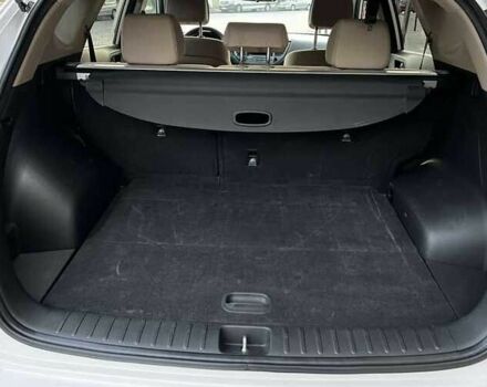 Белый Хендай Туксон, объемом двигателя 2 л и пробегом 99 тыс. км за 10600 $, фото 6 на Automoto.ua