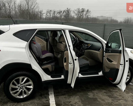 Белый Хендай Туксон, объемом двигателя 2 л и пробегом 180 тыс. км за 16300 $, фото 13 на Automoto.ua