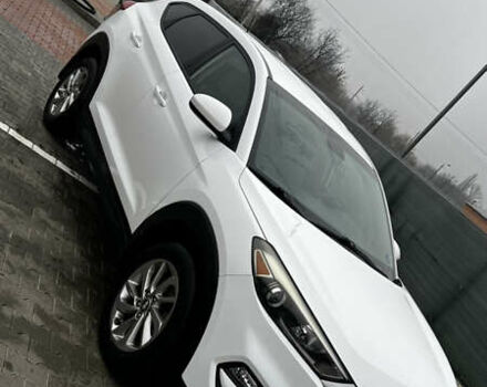 Белый Хендай Туксон, объемом двигателя 2 л и пробегом 180 тыс. км за 16300 $, фото 1 на Automoto.ua