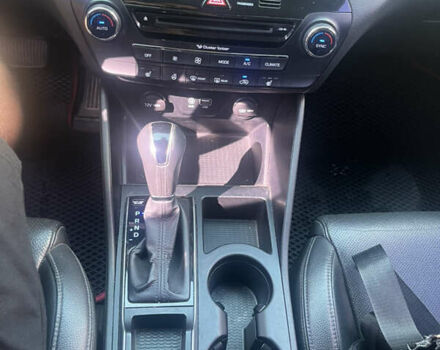 Белый Хендай Туксон, объемом двигателя 2 л и пробегом 230 тыс. км за 16800 $, фото 6 на Automoto.ua