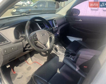 Белый Хендай Туксон, объемом двигателя 2 л и пробегом 230 тыс. км за 16800 $, фото 8 на Automoto.ua