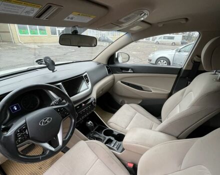 Белый Хендай Туксон, объемом двигателя 1.6 л и пробегом 156 тыс. км за 16000 $, фото 18 на Automoto.ua