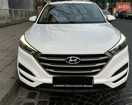 Белый Хендай Туксон, объемом двигателя 2 л и пробегом 99 тыс. км за 12600 $, фото 1 на Automoto.ua