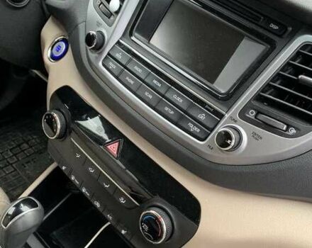 Белый Хендай Туксон, объемом двигателя 1.6 л и пробегом 122 тыс. км за 9700 $, фото 5 на Automoto.ua