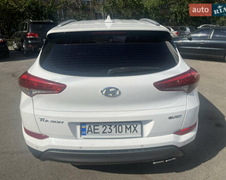 Белый Хендай Туксон, объемом двигателя 2 л и пробегом 230 тыс. км за 16800 $, фото 1 на Automoto.ua