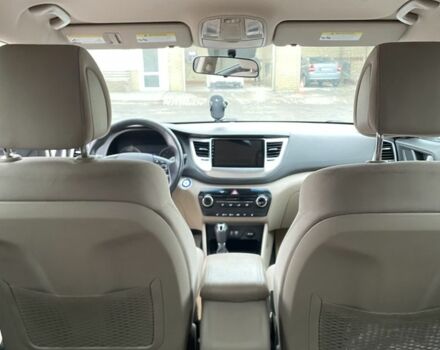 Белый Хендай Туксон, объемом двигателя 1.6 л и пробегом 156 тыс. км за 16000 $, фото 17 на Automoto.ua