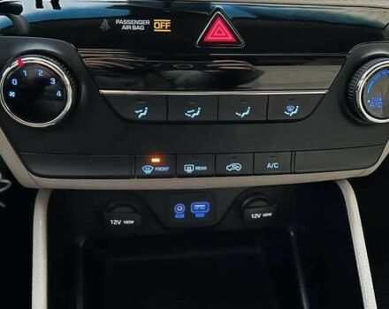 Белый Хендай Туксон, объемом двигателя 2 л и пробегом 99 тыс. км за 10600 $, фото 4 на Automoto.ua