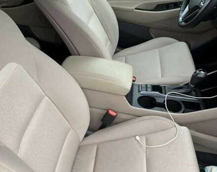 Белый Хендай Туксон, объемом двигателя 1.6 л и пробегом 122 тыс. км за 9700 $, фото 7 на Automoto.ua