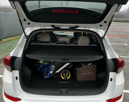 Белый Хендай Туксон, объемом двигателя 2 л и пробегом 180 тыс. км за 16300 $, фото 6 на Automoto.ua