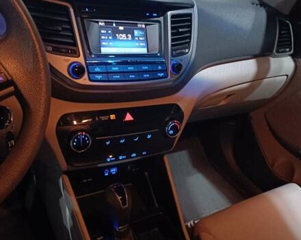 Білий Хендай Туксон, об'ємом двигуна 2 л та пробігом 97 тис. км за 14200 $, фото 14 на Automoto.ua