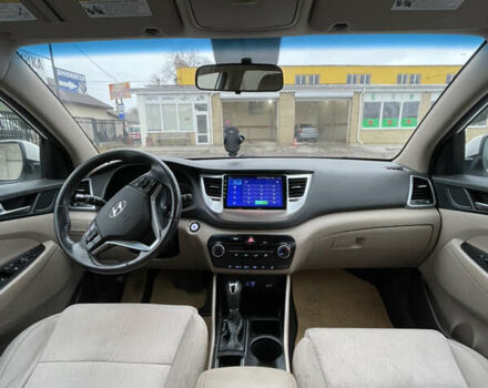 Белый Хендай Туксон, объемом двигателя 1.59 л и пробегом 156 тыс. км за 16000 $, фото 13 на Automoto.ua