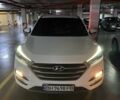 Белый Хендай Туксон, объемом двигателя 2 л и пробегом 136 тыс. км за 17500 $, фото 1 на Automoto.ua