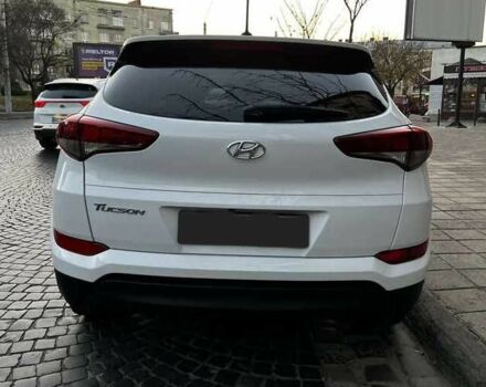 Белый Хендай Туксон, объемом двигателя 2 л и пробегом 99 тыс. км за 10600 $, фото 8 на Automoto.ua