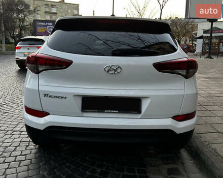 Белый Хендай Туксон, объемом двигателя 2 л и пробегом 99 тыс. км за 12600 $, фото 8 на Automoto.ua