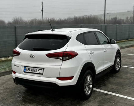 Белый Хендай Туксон, объемом двигателя 2 л и пробегом 180 тыс. км за 16300 $, фото 3 на Automoto.ua