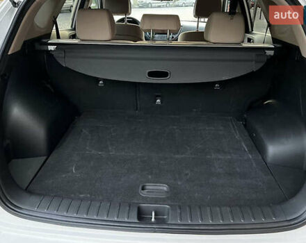 Белый Хендай Туксон, объемом двигателя 2 л и пробегом 99 тыс. км за 12600 $, фото 7 на Automoto.ua