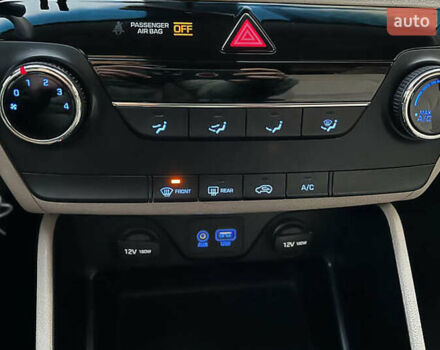 Белый Хендай Туксон, объемом двигателя 2 л и пробегом 99 тыс. км за 12600 $, фото 3 на Automoto.ua