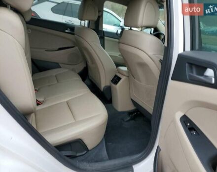 Белый Хендай Туксон, объемом двигателя 1.6 л и пробегом 137 тыс. км за 3000 $, фото 10 на Automoto.ua