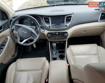 Белый Хендай Туксон, объемом двигателя 1.6 л и пробегом 137 тыс. км за 3000 $, фото 7 на Automoto.ua