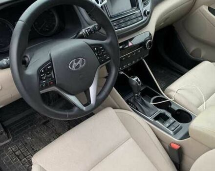 Белый Хендай Туксон, объемом двигателя 1.6 л и пробегом 122 тыс. км за 9700 $, фото 3 на Automoto.ua